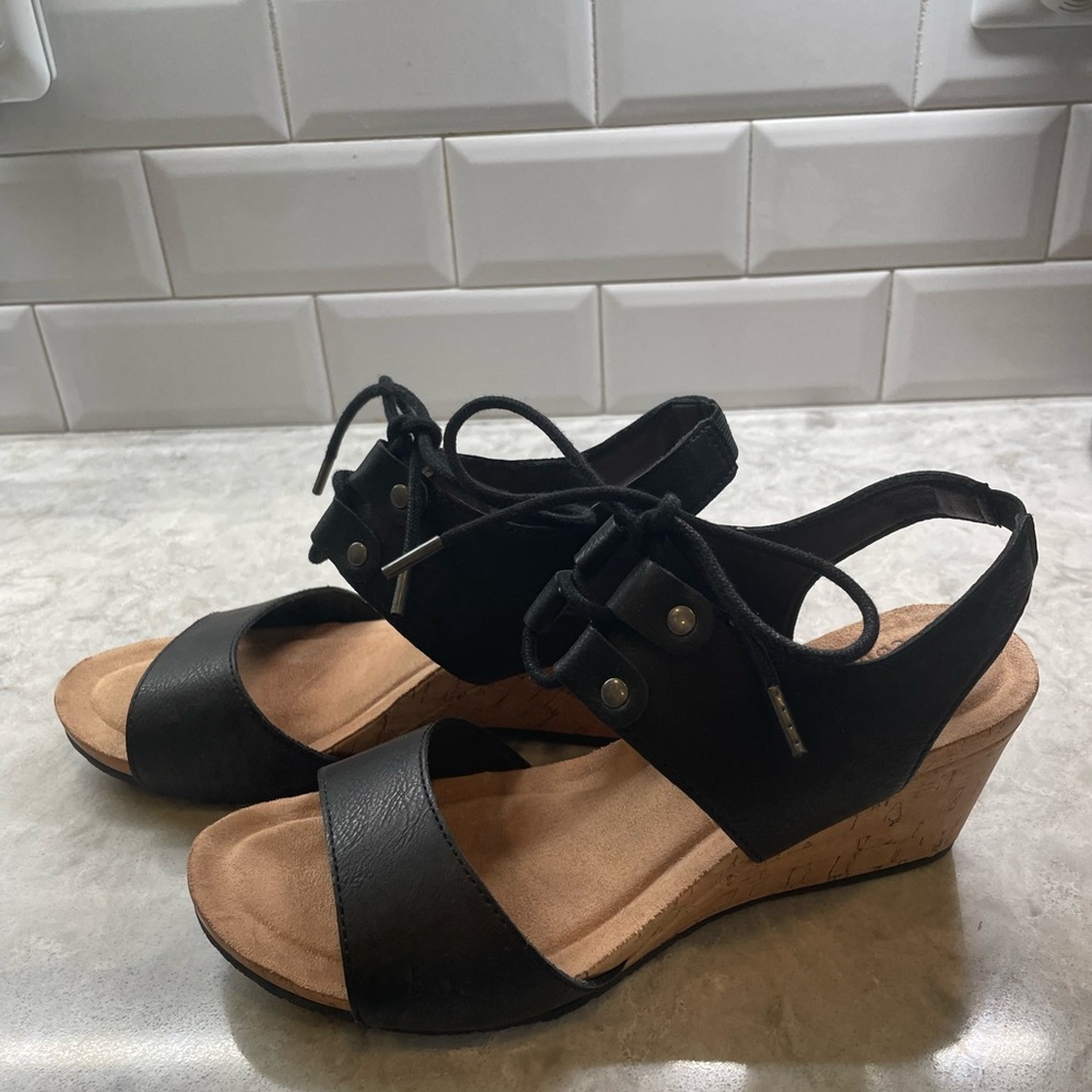 BOC Comfort Tie-up wedge sandals